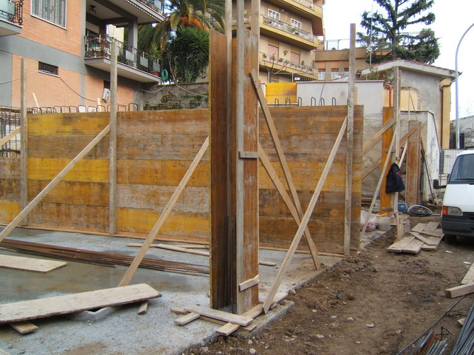 Lavori in corso: casseri pilastri e pareti