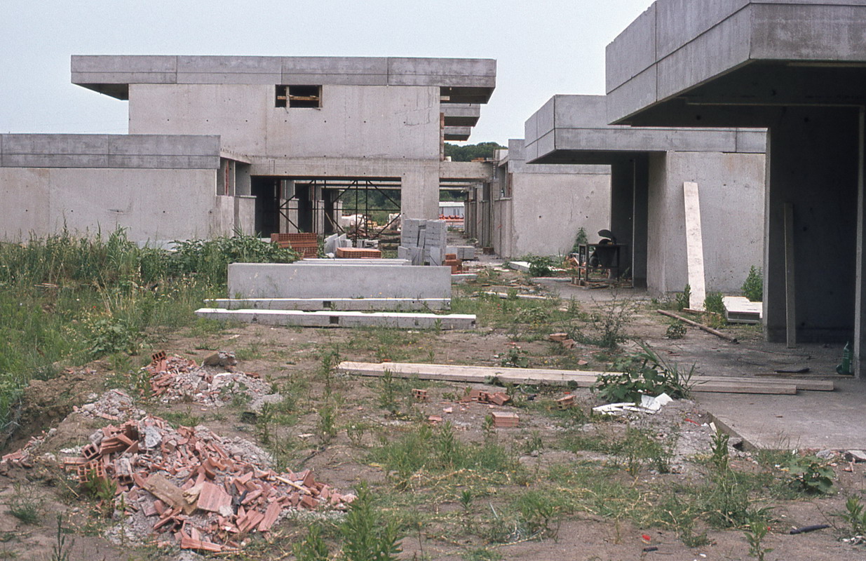 Edifici bassi in costruzione