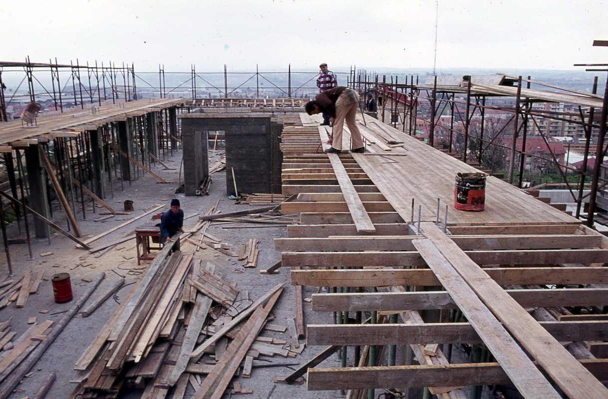 edificio in linea :impostazione carpenteria solaio