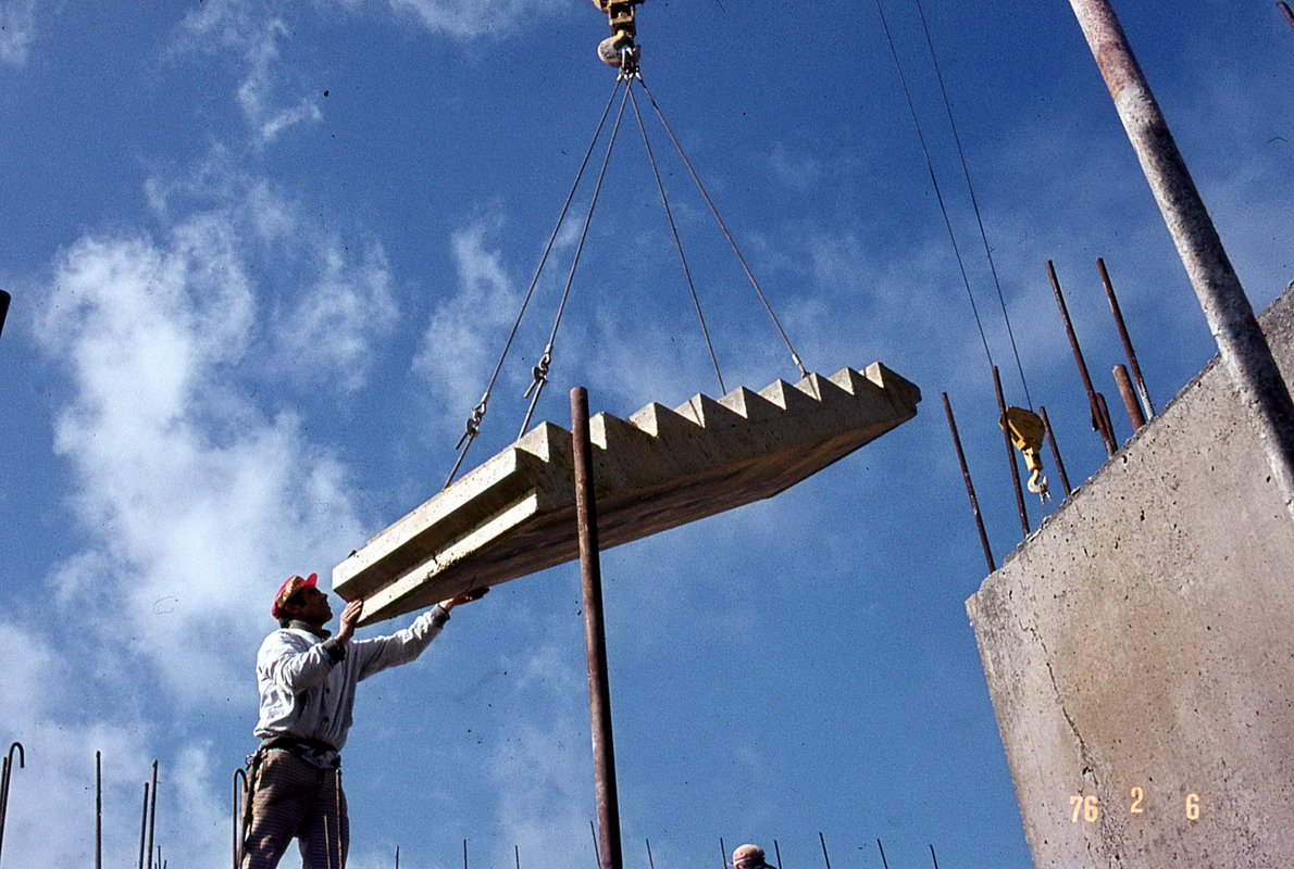 Montaggio rempe di scala prefabbricate