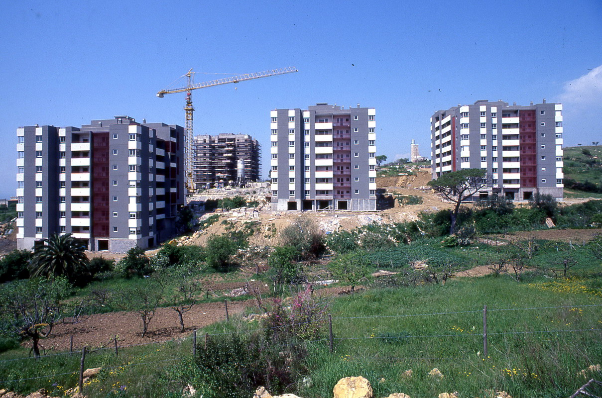 veduta panoramica degli edifici in costruzione